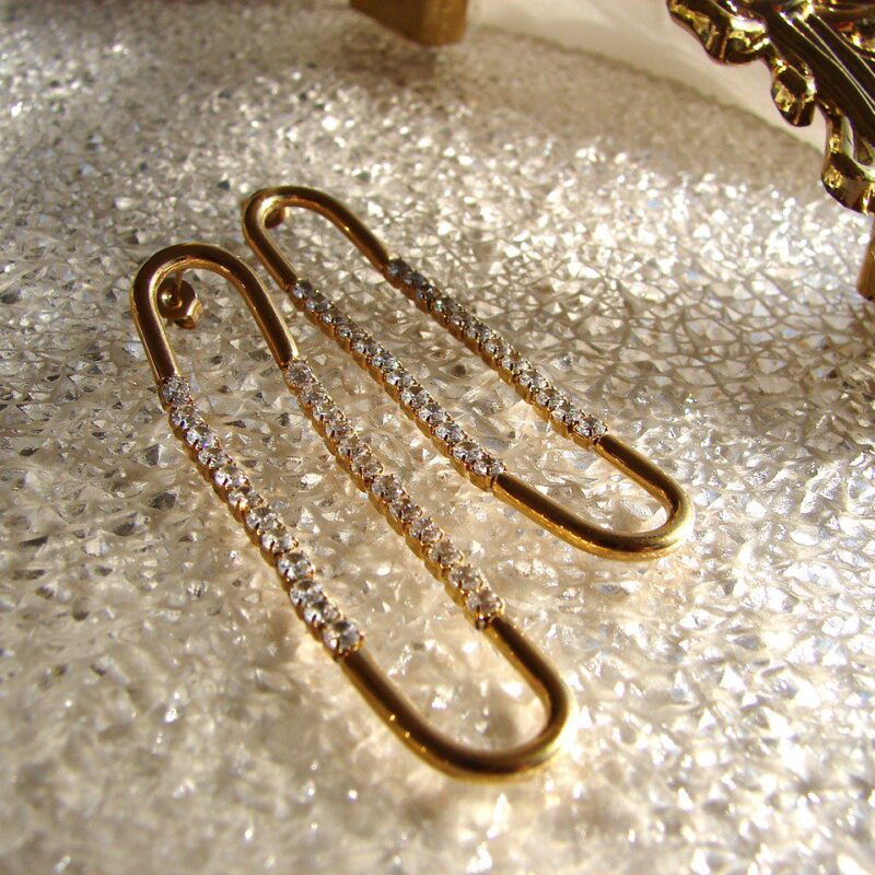Hypo-Allergenic Dancing U Earrings for women in pakistan by dango