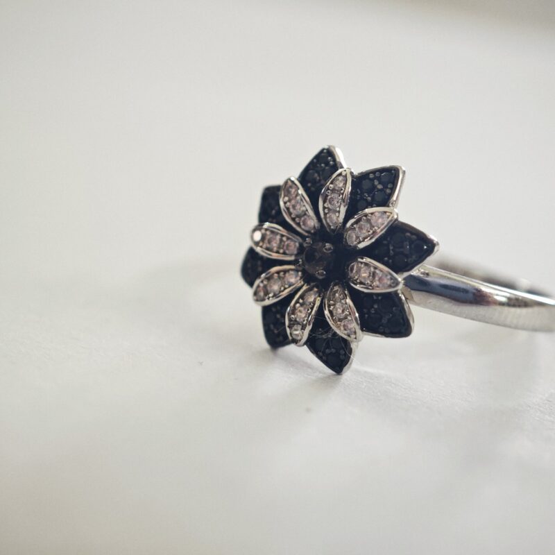 Natural Quartz & Black in 925 Silver Ring