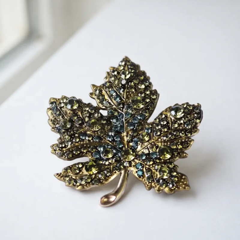 Dango 5x5cm vintage green crystal leaf brooch made of alloy, displayed flat on a clean surface, available in Pakistan.
